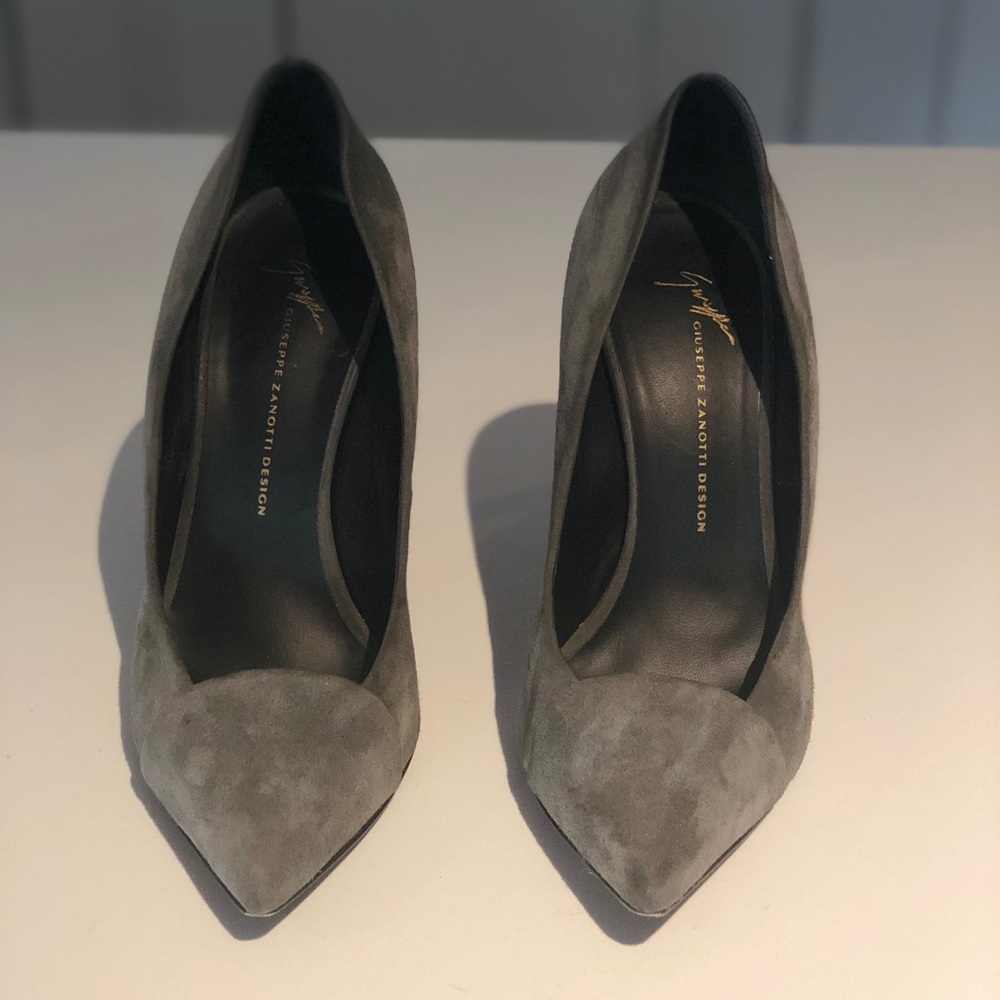 Giuseppe Zanotti Grey Suede Pointed Pumps